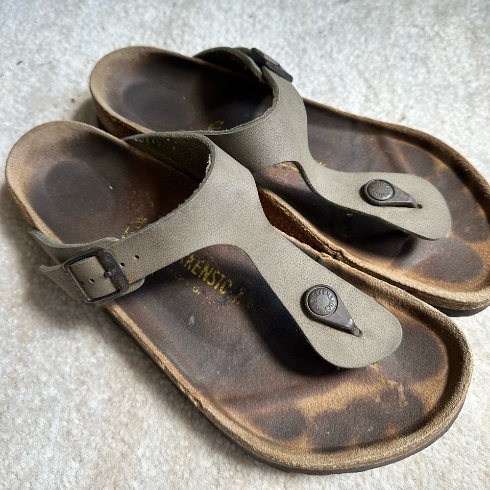 Birkenstock Gizeh Original Nubuck Leather in Khaki Color